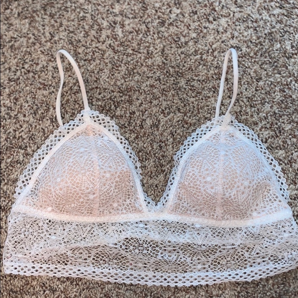 VICTORIAS SECRET SIZE S BRALETTE